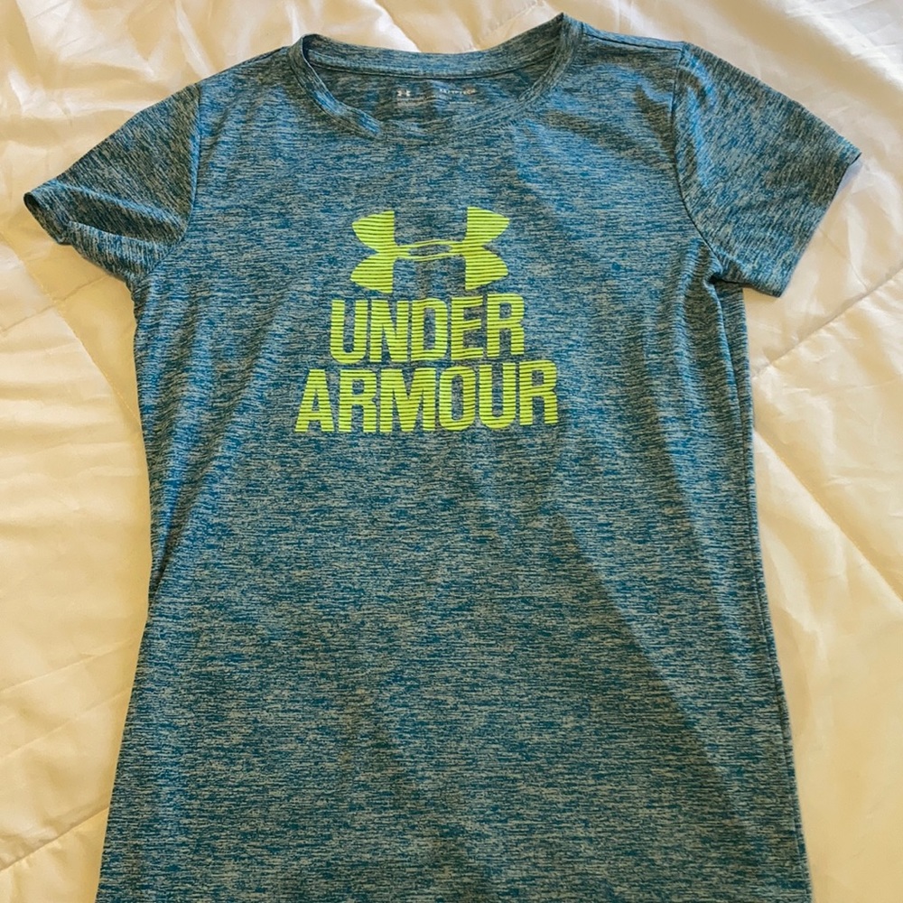Woman’s Under armour shirt